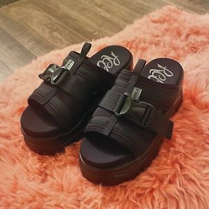 REBELS BLACK PLATFORM SANDALS BOOTS SIZE 7
